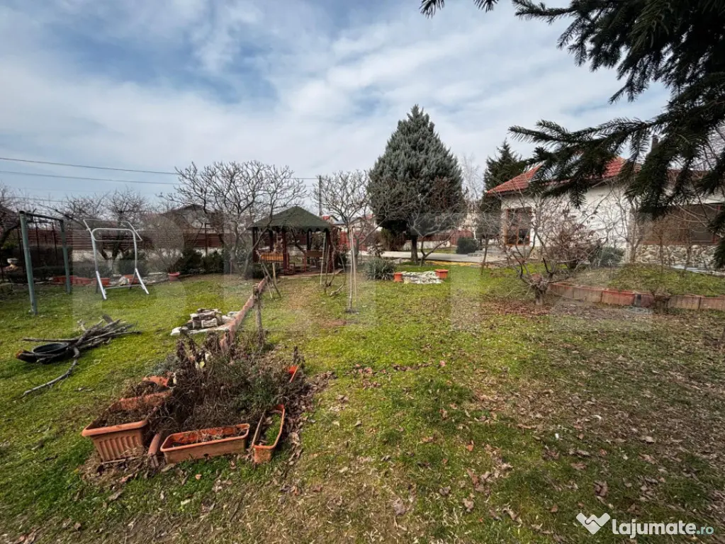 Teren intravilan 617 mp, bucătărie de vară, foisor, Preaj
