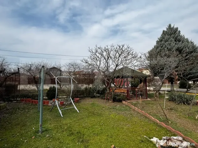 Teren intravilan 617 mp, bucătărie de vară, foisor, Preaj