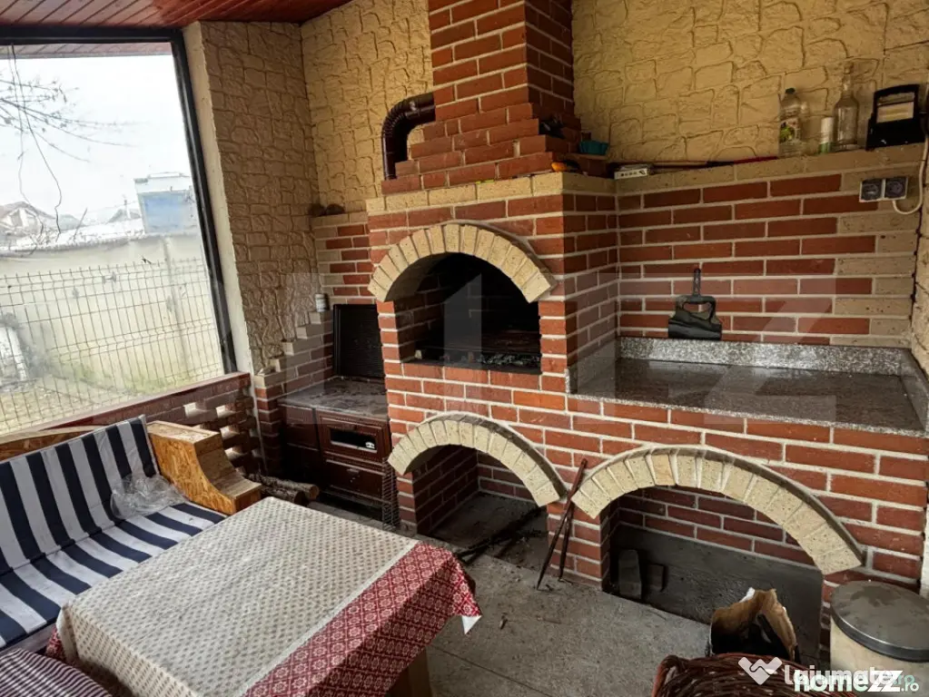 Teren intravilan 617 mp, bucătărie de vară, foisor, Preaj