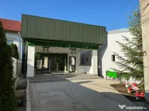 3 imobile distincte poziționate într-o curte cu teren de 7