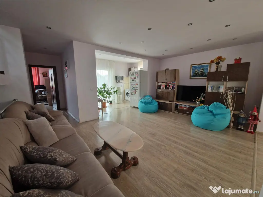 Casa P P E , eleganta,teren 409 mp - Ciuperca