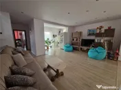 Casa P P E , eleganta,teren 409 mp - Ciuperca 