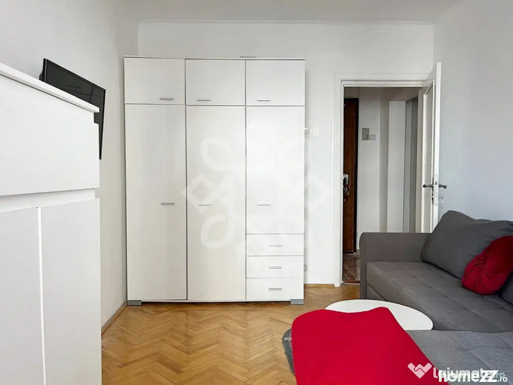 Apartament cu 3 camere de inchiriat pe bld. Stefan cel Mare - Oradea (Bihor)
