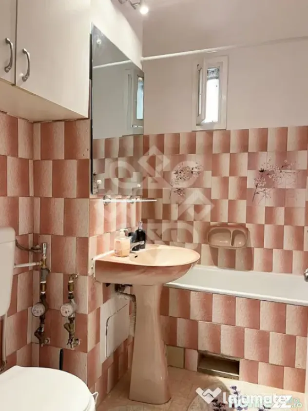 Apartament cu 3 camere de inchiriat pe bld. Stefan cel Mare - Oradea (Bihor)