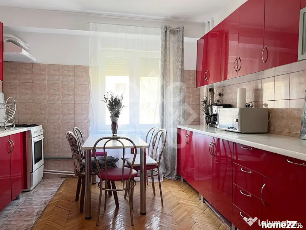 Apartament cu 3 camere de inchiriat pe bld. Stefan cel Mare - Oradea (Bihor)