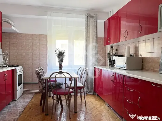Apartament cu 3 camere de inchiriat pe bld. Stefan cel Mare - Oradea (Bihor)
