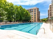 Apartament cu 3 camere de vanzare, langa padure, piscina,...