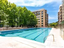 Apartament cu 3 camere de vanzare, langa padure, piscina,...