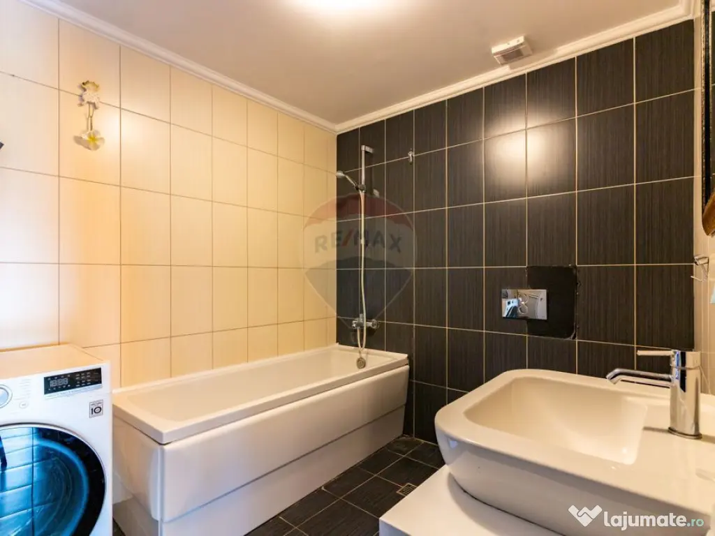 Apartament cu 3 camere de vanzare, langa padure, piscina,...