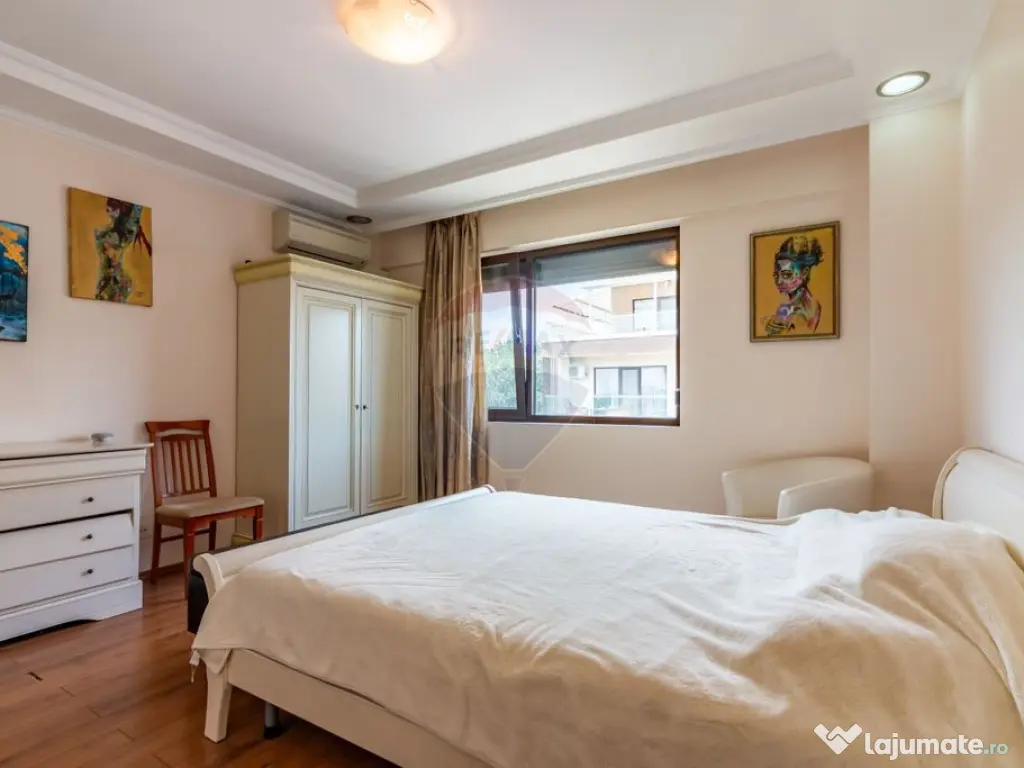 Apartament cu 3 camere de vanzare, langa padure, piscina,...