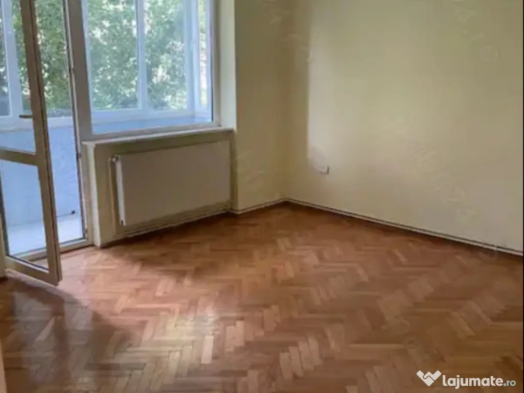 Apartament 3 camere, decomandat - zona Astra