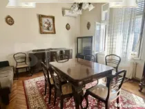 Casă cu arhitectură elegantă și pod înalt, la 15 minute