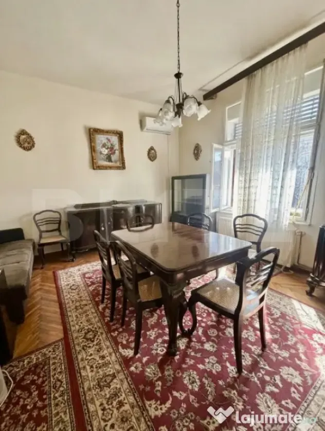 Casă cu arhitectură elegantă și pod înalt, la 15 minute