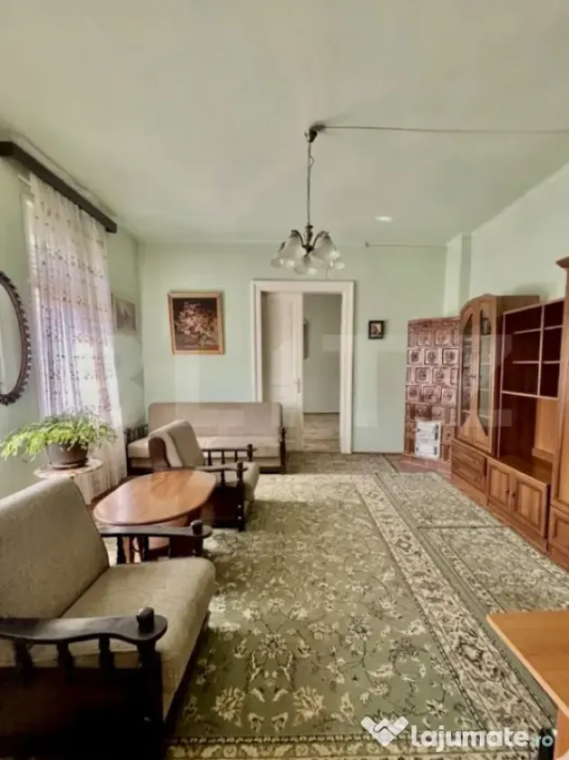 Casă cu arhitectură elegantă și pod înalt, la 15 minute
