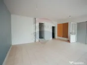 Clădire multifuncțională de vânzare – Strada Mește... 