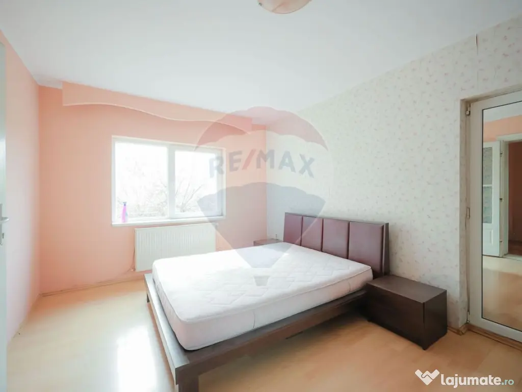 Clădire multifuncțională de vânzare – Strada Mește...