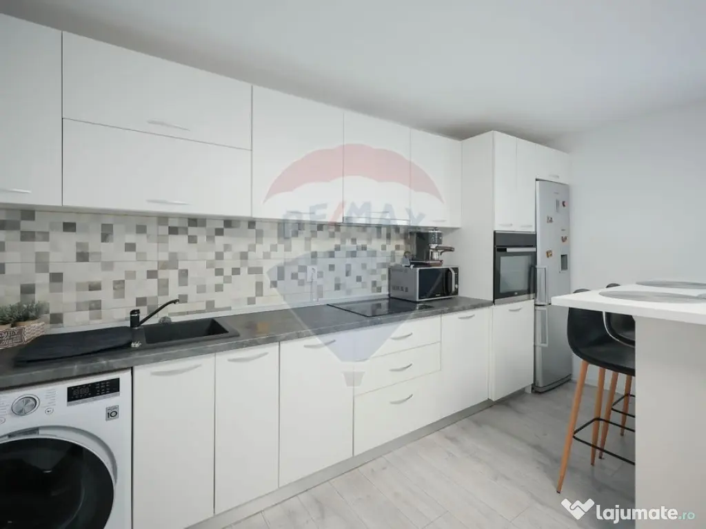 Clădire multifuncțională de vânzare – Strada Mește...