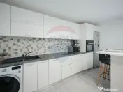 Clădire multifuncțională de vânzare – Strada Mește... 