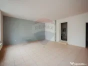 Clădire multifuncțională de vânzare – Strada Mește... 