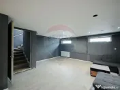 Clădire multifuncțională de vânzare – Strada Mește... 