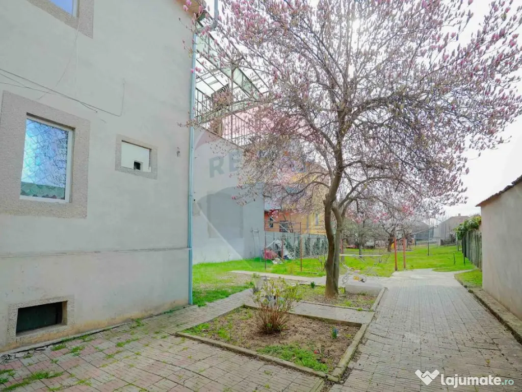 Clădire multifuncțională de vânzare – Strada Mește...