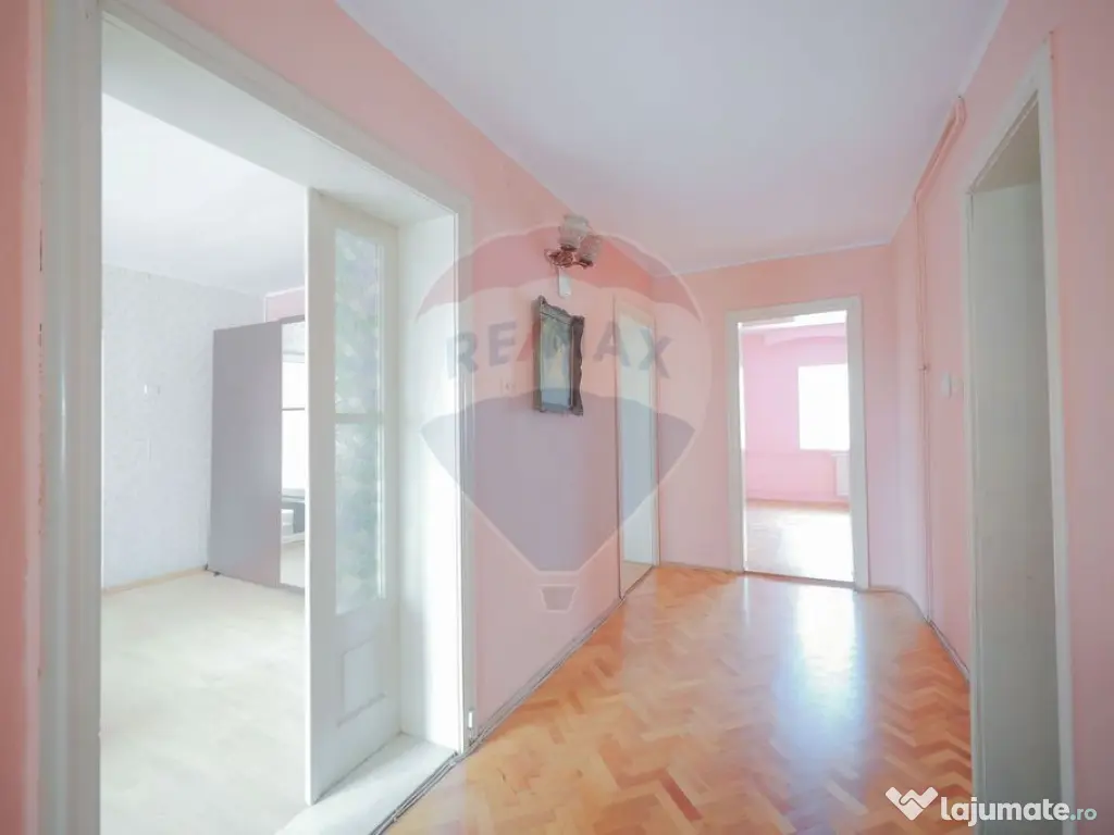 Clădire multifuncțională de vânzare – Strada Mește...