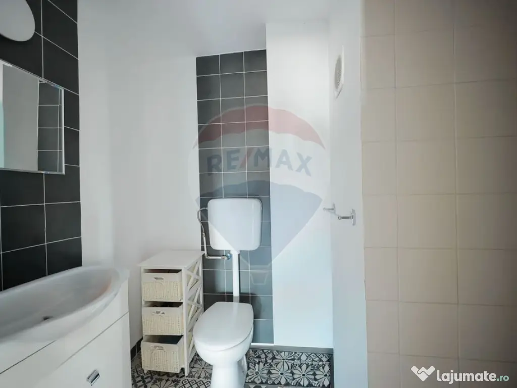 Clădire multifuncțională de vânzare – Strada Mește...