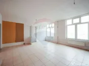 Clădire multifuncțională de vânzare – Strada Mește... 