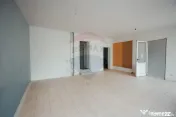 Clădire multifuncțională de vânzare – Strada Mește... 
