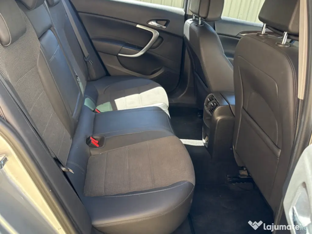 Opel insignia pentru dezmembrat