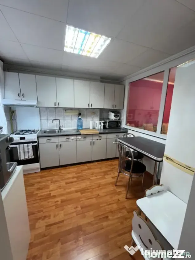 Apartament 3 camere, 55 mp utili, zona Bogdan Voda