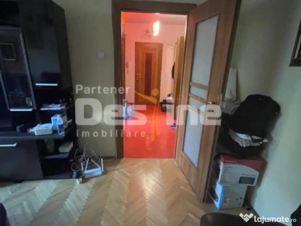 Apartament 3 camere decomandat ,Valea Ialomiței