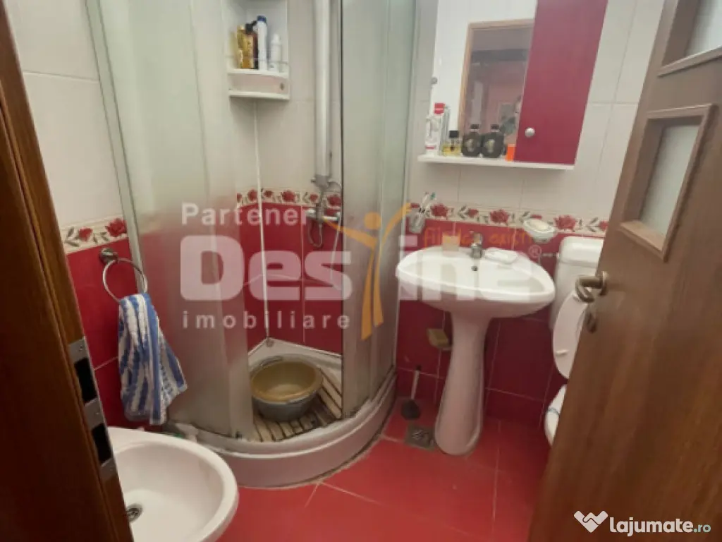 Apartament 3 camere decomandat ,Valea Ialomiței