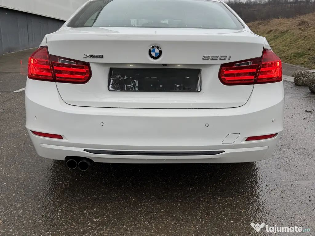BMW Seria 3 328i xDrive Sport-Aut. Sport Line