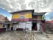Casa renovabila de vanzare cu teren de 2100 mp