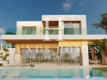 Vilă de lux cu piscină mare și vedere la mare, situată într-o stațiune de golf Arad