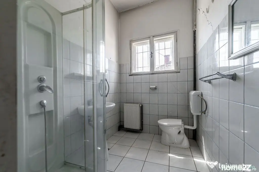 Pârneava | 716 mp | 2 corpuri | 262 mp construiți - Arad (Arad)