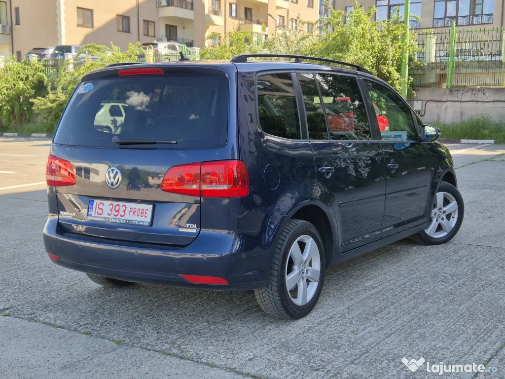 VW Touran 2011 1.6 TDI 105 CP euro 5 / RATE fara avans