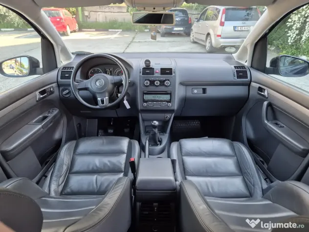 VW Touran 2011 1.6 TDI 105 CP euro 5 / RATE fara avans