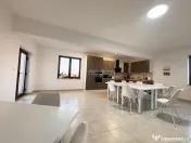 Vila eleganta cu potential - teren generos si locatie exce 