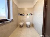 Vila eleganta cu potential - teren generos si locatie exce 