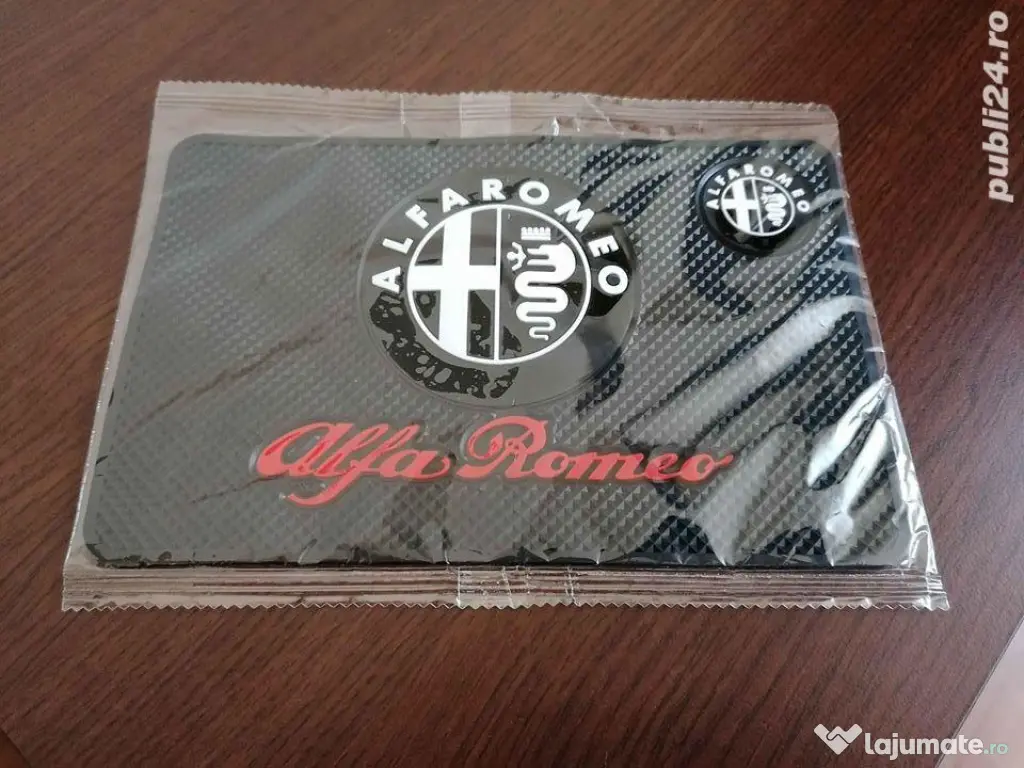 Suport bord auto anti-alunecare Alfa Romeo dimensiuni 20x13 cm