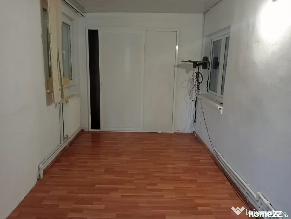 Apartament 2 camere, Calarasi 4, parter cu balcon 15,3 mp.