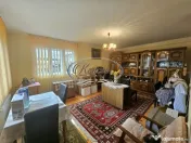 Casa solida cu teren drept si pozitie retrasa 