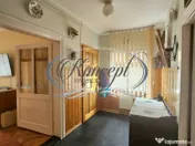 Casa solida cu teren drept si pozitie retrasa 