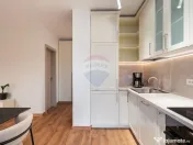 Apartament modern 3 camere, prima închiriere, loc parcar... 