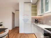 Apartament modern 3 camere, prima închiriere, loc parcar... 