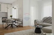 Apartament modern 3 camere, prima închiriere, loc parcar... 