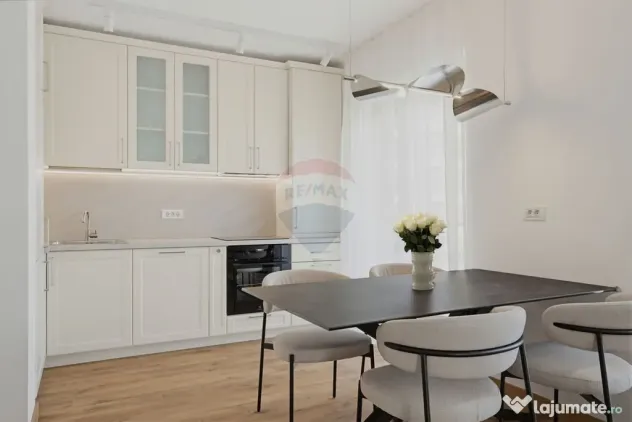 Apartament modern 3 camere, prima închiriere, loc parcar...