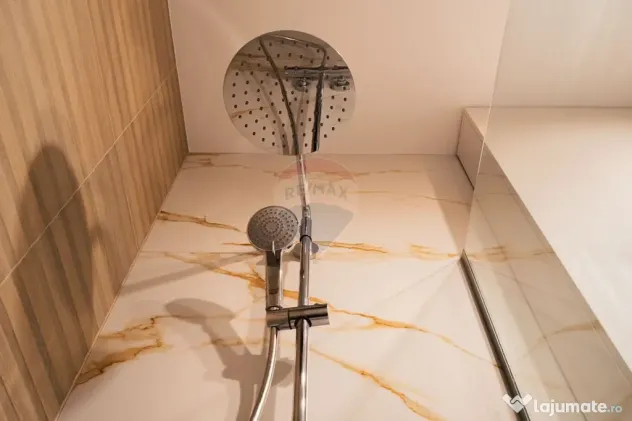 Apartament modern 3 camere, prima închiriere, loc parcar...